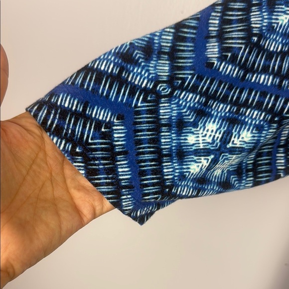 Rose & Olive Blue Graphic Asymmetrical 3/4 Sleeve Tunic Size 3X - Picture 5 of 10